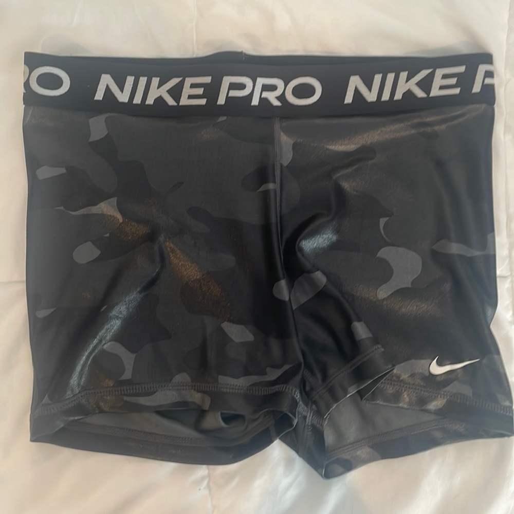 UEC NIKE PRO SZ L COMPRESSION SHORTS METALLIC CAMO